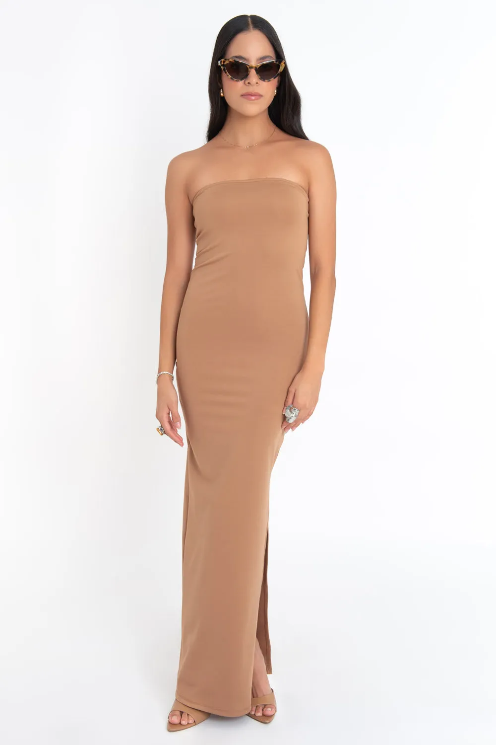 Maxi vestido strapless ajustado con abertura