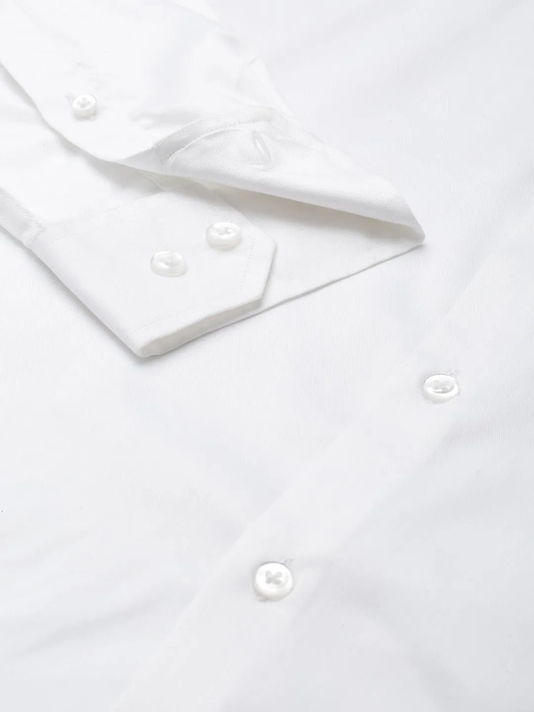 Men White Solid Button Down Collar Welted Pocket Pure Cotton Slim Fit Formal Shirt