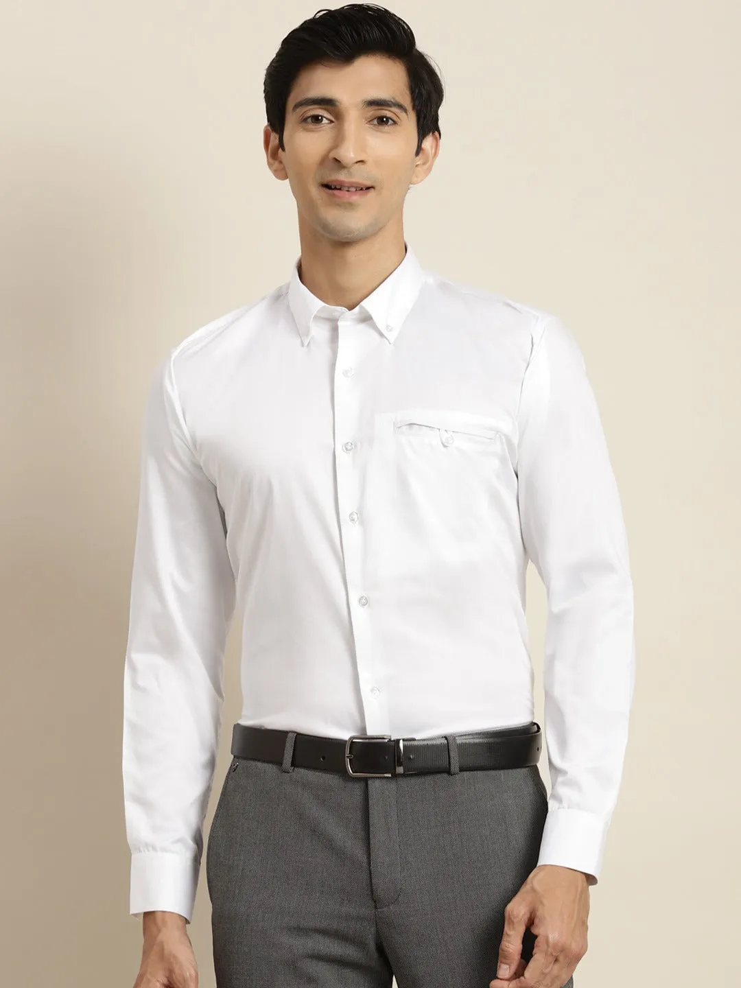 Men White Solid Button Down Collar Welted Pocket Pure Cotton Slim Fit Formal Shirt