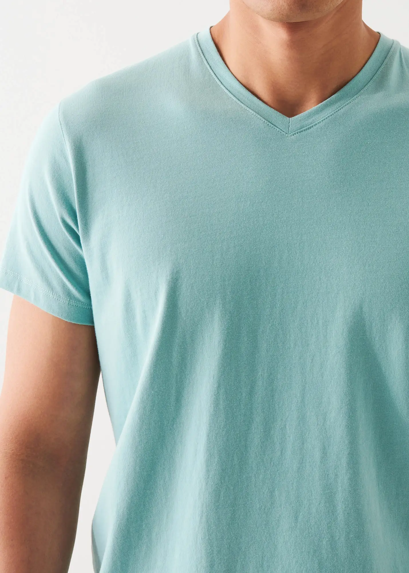 PIMA COTTON STRETCH V-NECK T-SHIRT