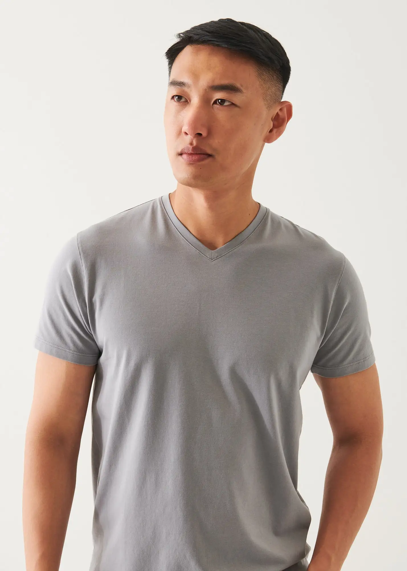 PIMA COTTON STRETCH V-NECK T-SHIRT