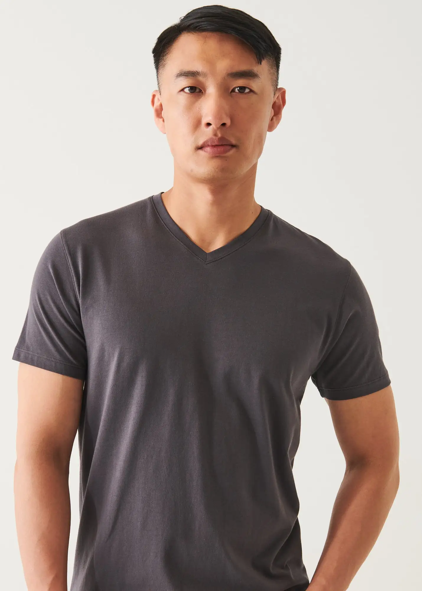 PIMA COTTON STRETCH V-NECK T-SHIRT