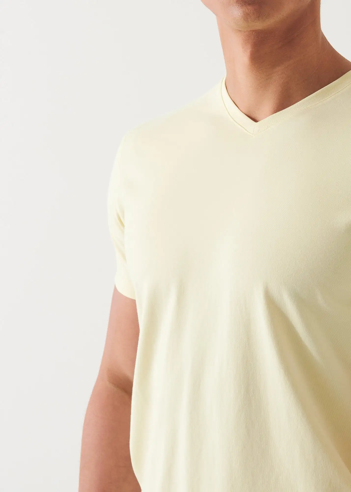 PIMA COTTON STRETCH V-NECK T-SHIRT