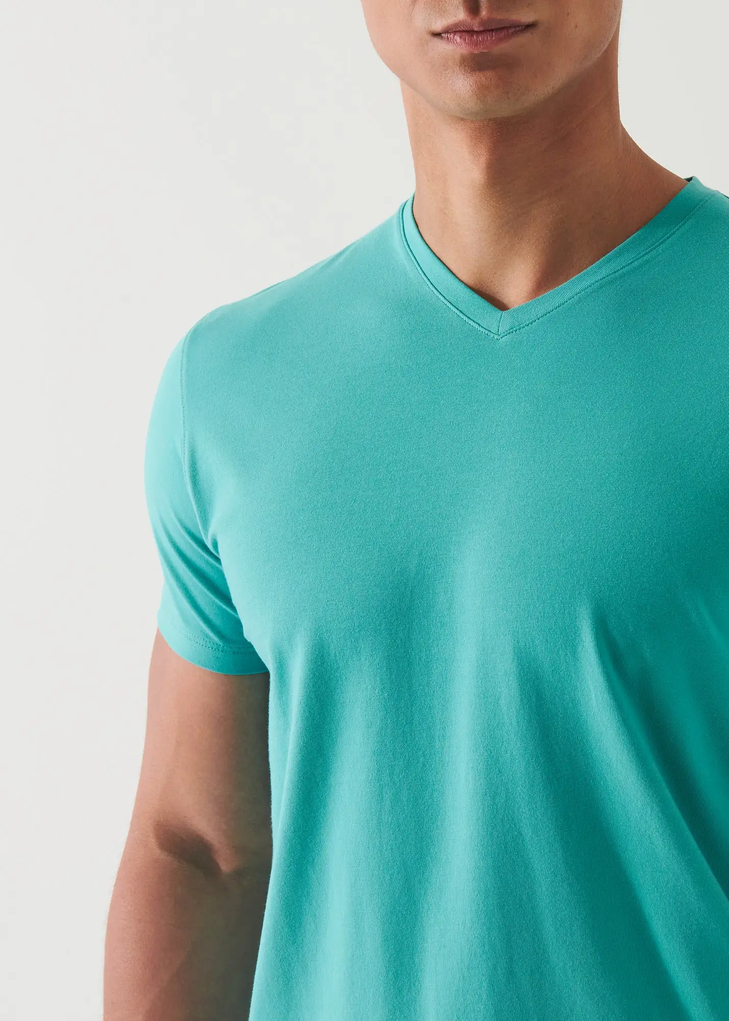 PIMA COTTON STRETCH V-NECK T-SHIRT