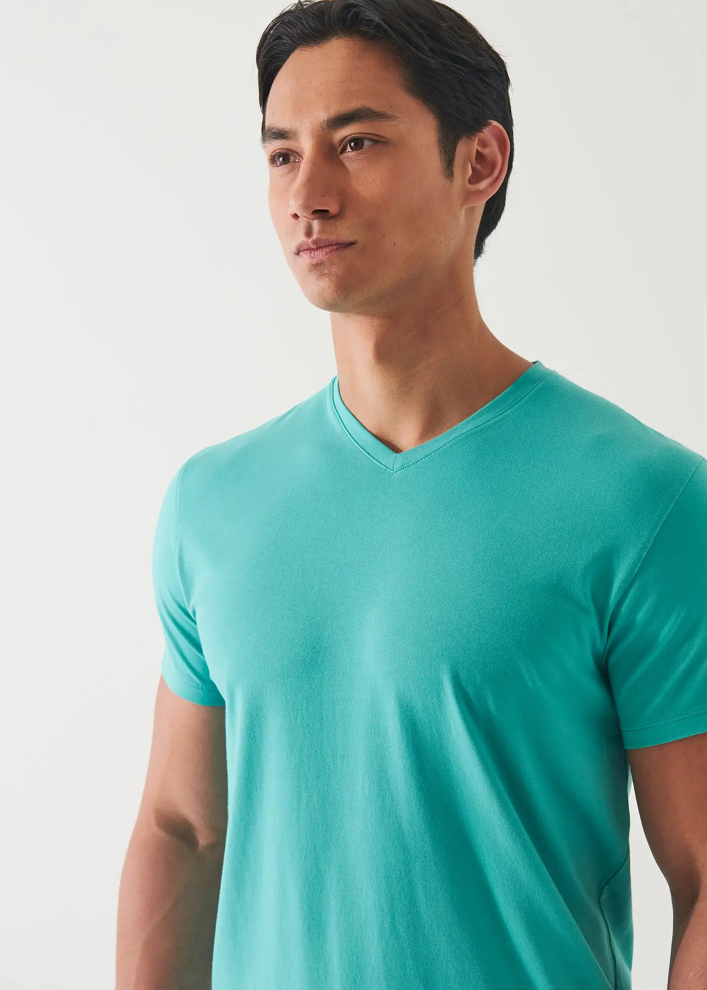 PIMA COTTON STRETCH V-NECK T-SHIRT